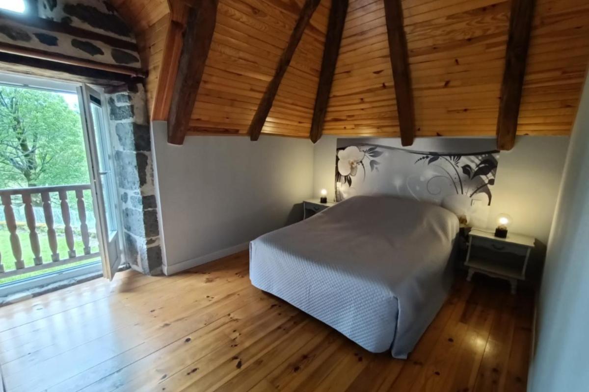 Gite 4 Personnes Dans Le Cantal Animaux Bienvenus Lascelle Buitenkant foto